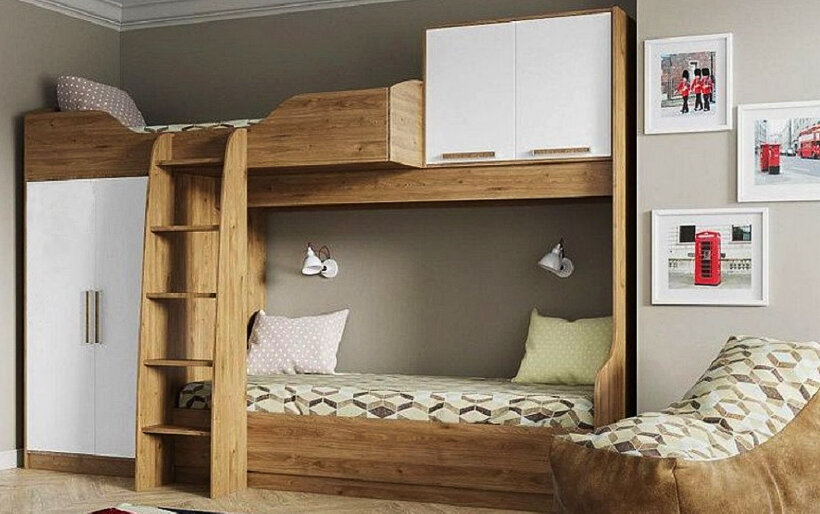 Кровать двуспальная двухъярусная деревянная